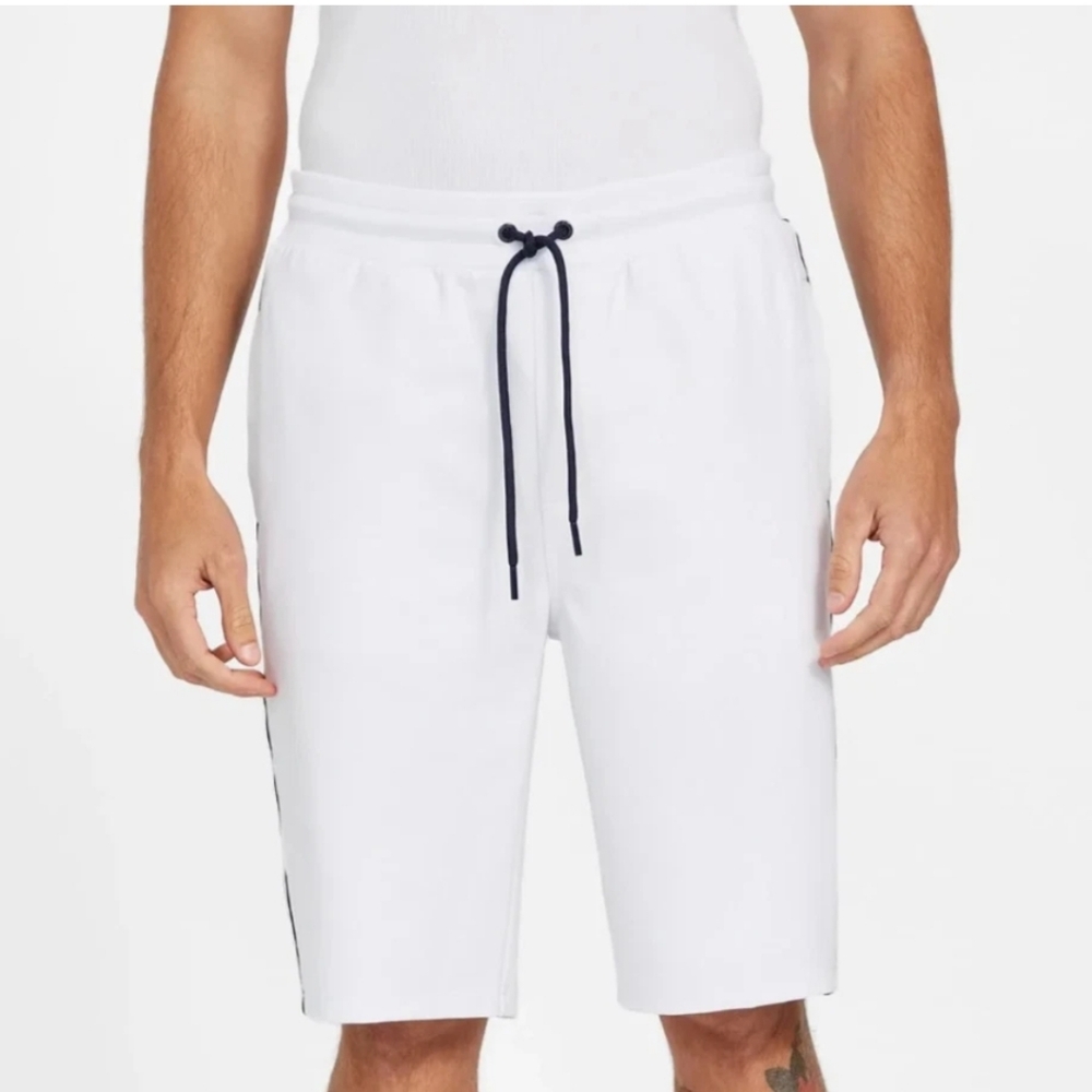 GUESS Men's Sport Shorts Bermuda Relaxed Fit Logo Pockets Stretchy Wht L